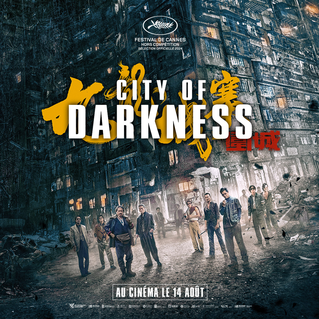 Version INSTAGRAM avec date de l'affiche cinéma française du film City Of Darkness, réalisé par Soi Cheang. Thriller hong kongais distribué en France par Metropolitan Filmexport en août 2024. Adaptation de l'affiche inter par l'Agence Les Aliens.