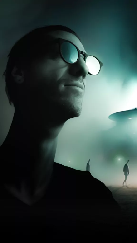 Paul : graphiste - chargé de projet. Agence Les Aliens : print / motion / digital