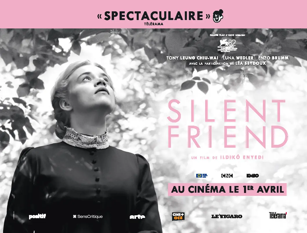 Silent Friend : déclinaison préventique MK2Quai de Loire de l'affiche officielle française du film Silent Friend de la réalisatrice Ildiko Enyedi. Affiche créée par l'Agence LES ALIENS qui a aussi décliné tous les formats print et web. Un film avec Tony Leung Chiu-Wai, Léa Seydoux, Luna Wedler. Distribution KMBO, à partir du 1er avril 2026. Format préventique MK2 Quai de Loire 363x273.